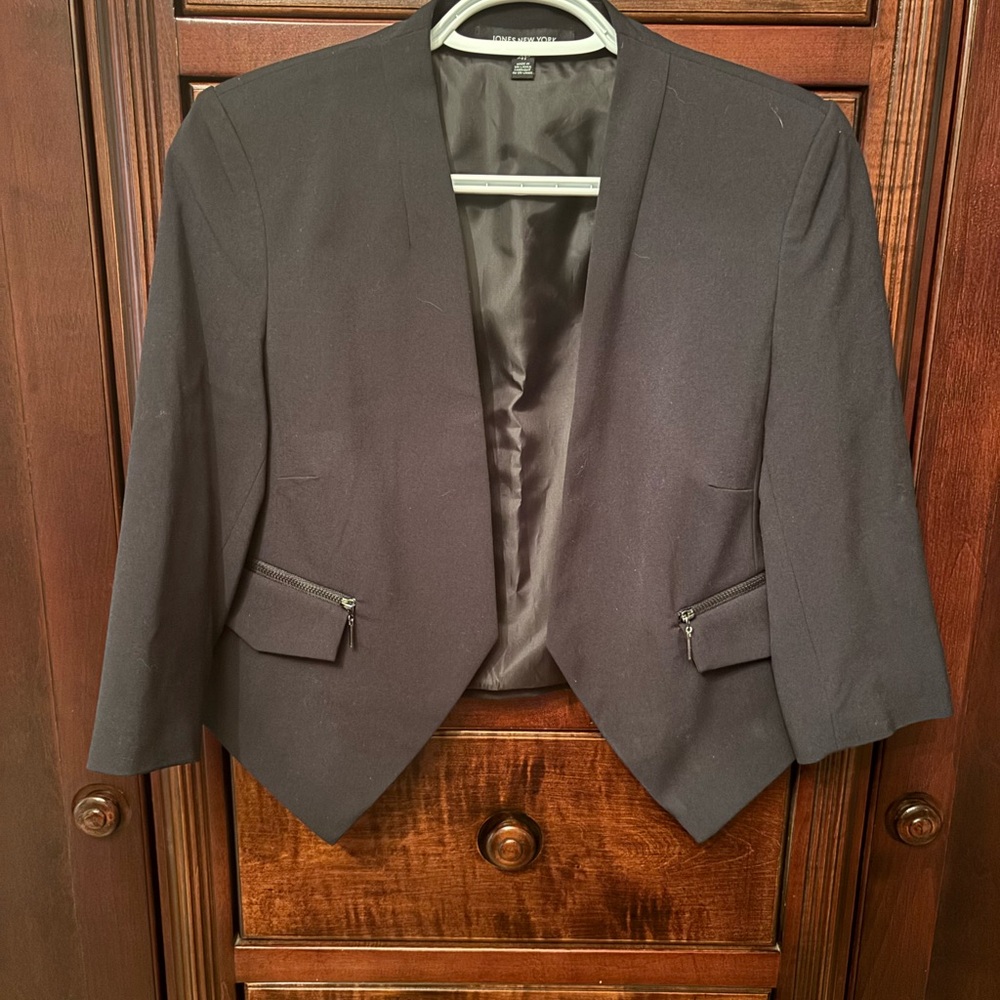 Jones New York Black Bolero type Lazer. So cute!